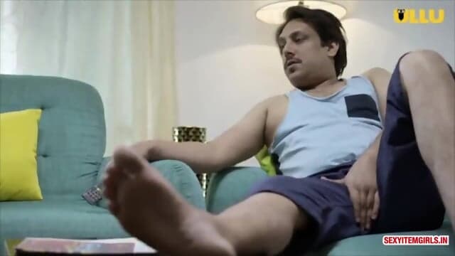 Wife_Ke_Jate_Hi_Kamwali_Bai_Ke_Sath_Sex_Kiya_(2020)