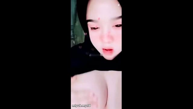 Hijab Girl drink piss