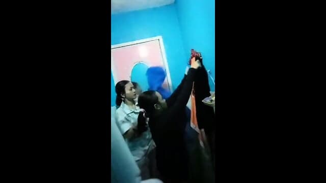 NGINTIP MANDI MAHASISWI DIKOSAN (2)