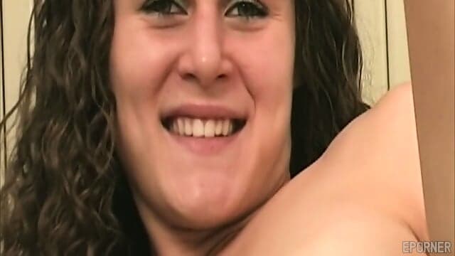 Brunette Amateur Doing Show 