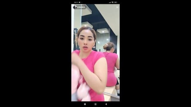 Tante Quin bokong mulus bgt minta diewe