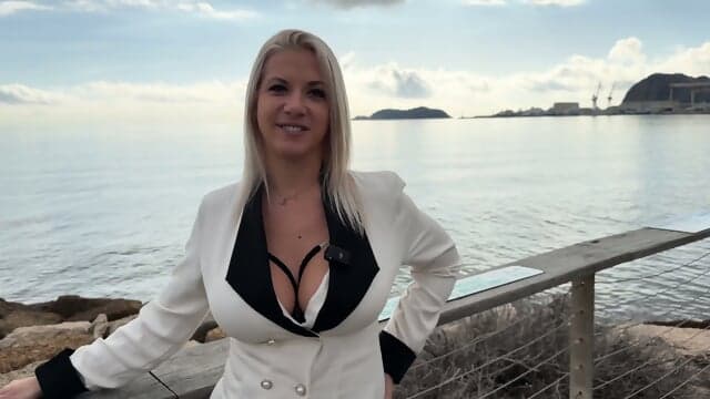 Ava, 28 Years Old, A Very Sexy Businesswoman!