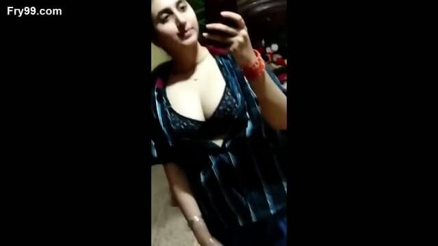 Beutiful cute Paki girl  showing