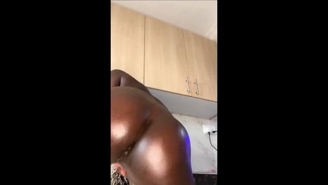 Kenyan Girl Playing With Pussy