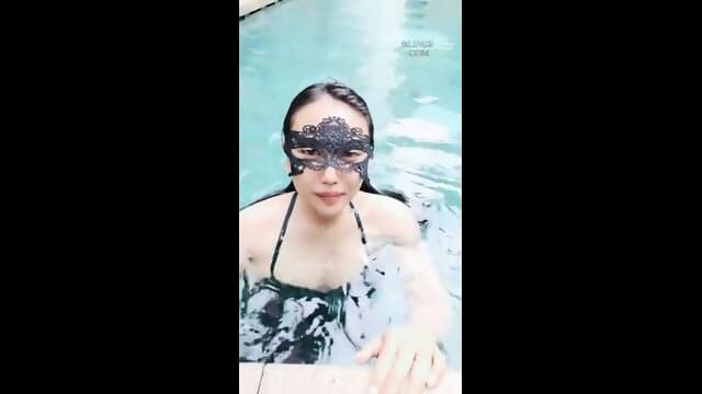 Di kolam renang Indonesia 1jam 393